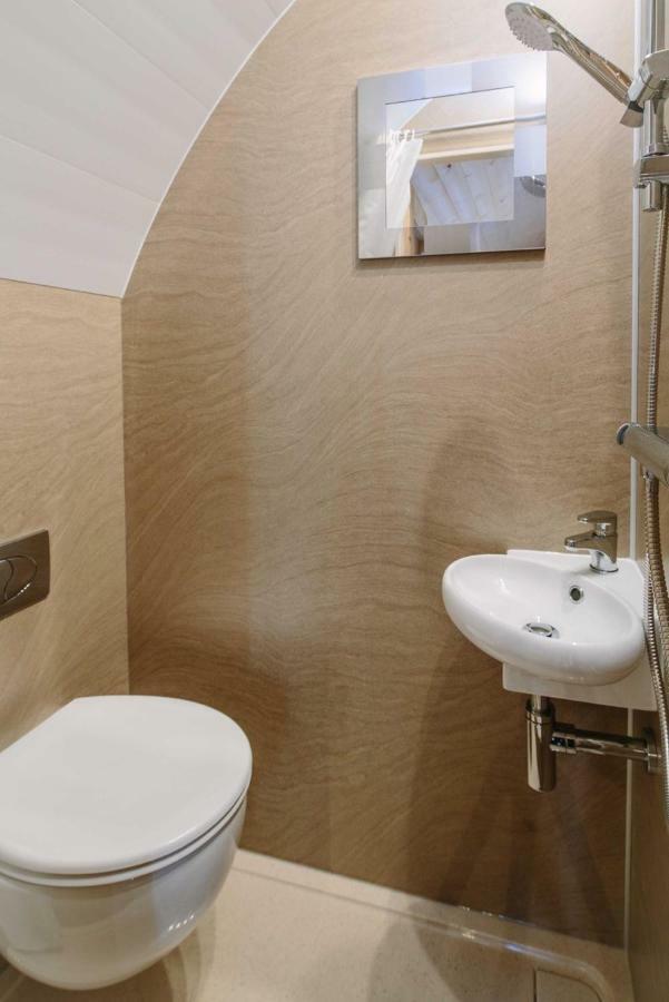 فندق Campion Glamping Pod كيلتنهام المظهر الخارجي الصورة